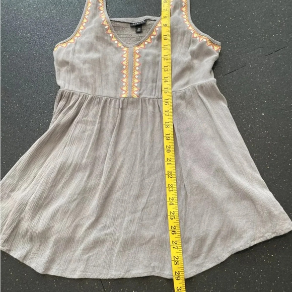 Torrid Top Womens Sleeveless Gauze Embroidered V-Neck Tank Gray Size 00 - Picture 9 of 10